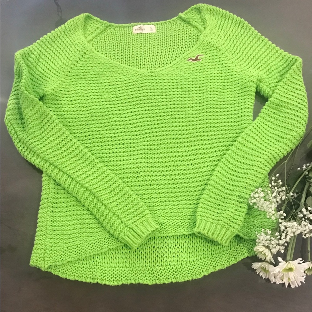 ✨Hollister Sweater✨